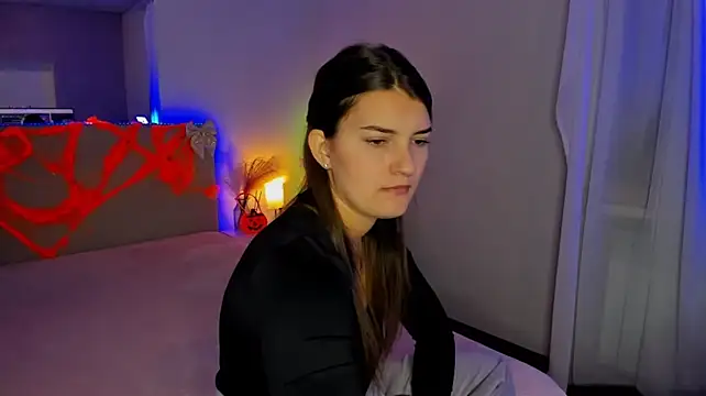 Laura_Leee - finger suck