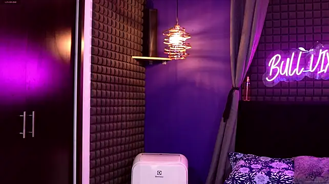 Bull_vixen2001 - show tits