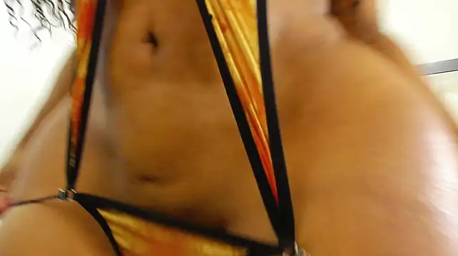 Alishagoddes - NAKED AND OIL MY BODY