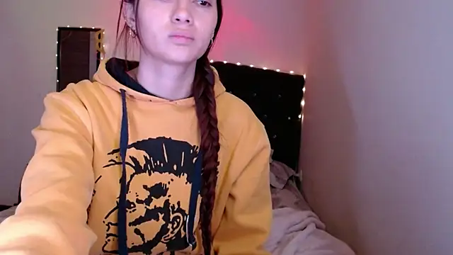 Holy_juli - spanking in the ass ---no nude --