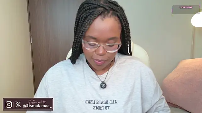 Makenaa_ - Fingering pussy🙊
