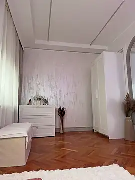 Ilariea_girl - Full Naked and pussy in your face