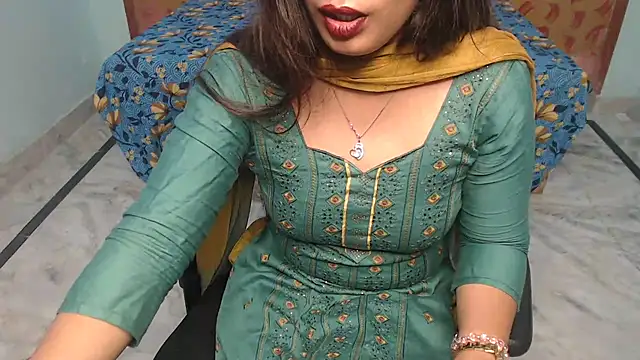 Deevisha-queen - Last tipper name on boobies 🥵🍒😋😘