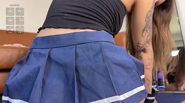 Elliemiu - Titties tease ><
