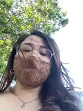 Angie_88 - Live streaming outdoors, looking for thr