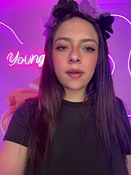 Yovng___Lau - fingers my pussy in your face