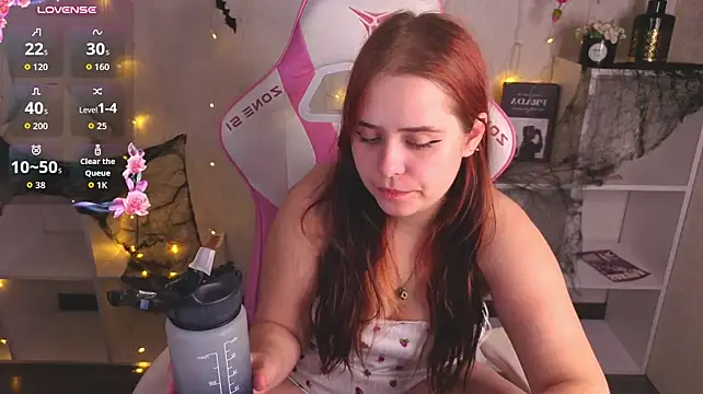 Alis_Platt - show ass and punish it ^^