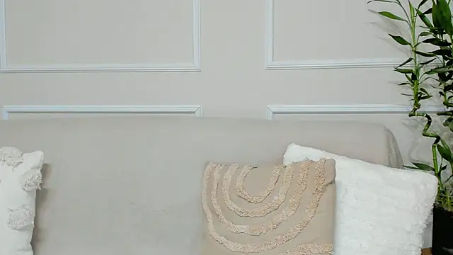Bootyfulana - Feeling horny , give me ur hand on that