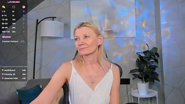 Julie_Lucas - I'll take off my panties teasing you