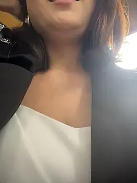 Lola666999 - 户外玩刺激，完成任务手指抽插出水