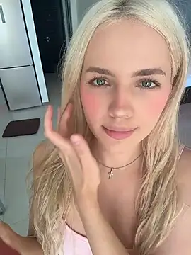 EllaBaby18 - SHOW TITS