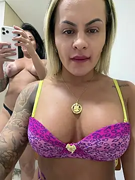 Carolinecbso - Sentando no brinquedinho