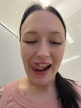 EliteBitch - cameltoe + slap my pussy in man WC💅