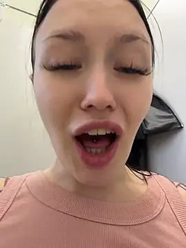 EliteBitch - open door + rubbing pussy against door💅