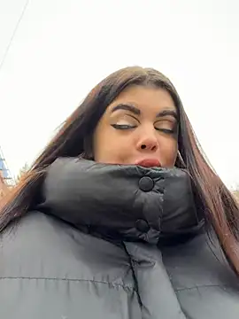 AmelliaDiamond - Suck my tits+2 finger in pussy