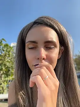 SandraCarter - Show hard nipples in park