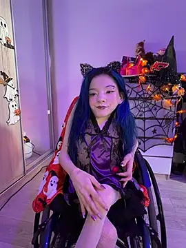MiniSophiaa - Show ass/doggy 5min