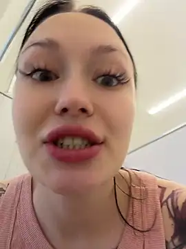 EliteBitch - take off my top in man WC💅