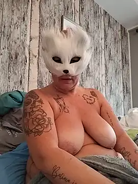 Emma12117 - Öl in Titts