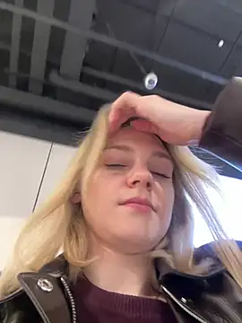 ValenciaShock - SPREAD ASSS IN DOGGY