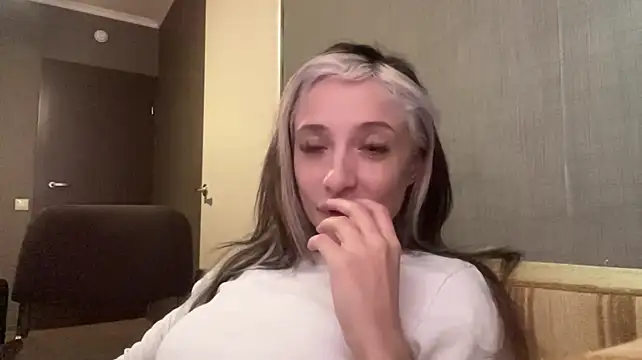 PriscillaOstlie - Air kiss