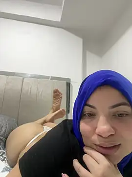 Layla_kaderr - Squirt in my shower while I'm bathing