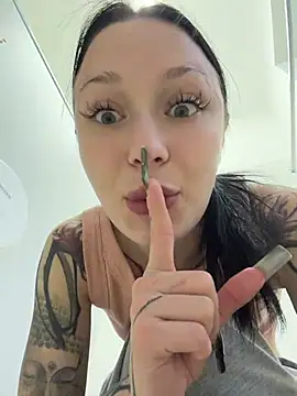 EliteBitch - let’s see my naked tits + hard slap💅