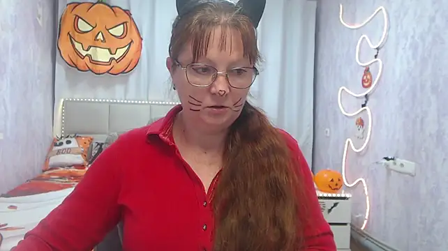VanessaHotts - I’ll put on sexy stockings for you.