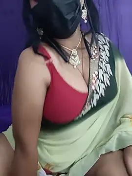 Cute-Radhika1 - Oil on boobs