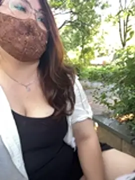 Angie_88 - Live streaming outdoors, looking for thr