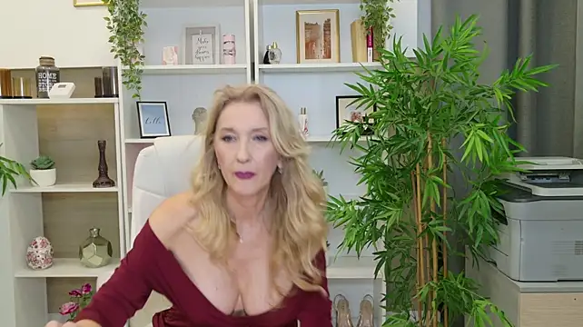 LadyLeea - Play with dildo between my boobs