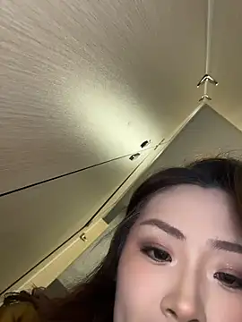 Yomi009 - ✈️平面模特Yomi大尺度户外调教漏出真空上身搭讪路人
