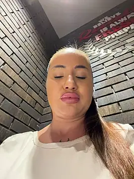 Beautydiamond - Show tits in the full KFC
