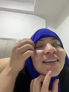 Layla_kaderr - Squirt in my shower while I'm bathing