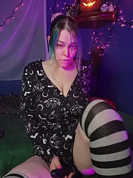 EverlyEster - tits out