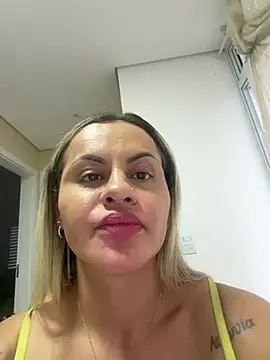Carolinecbso - Sentando no brinquedinho