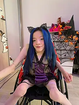 MiniSophiaa - Show ass/doggy 5min