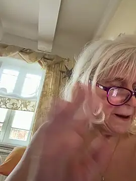 HotGrandma70 - 🍒Brüste 2 Minute zeigen