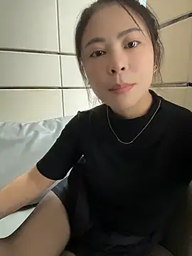 YaoYao8888 - 只穿内衣内裤直播3分钟