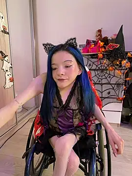 MiniSophiaa - Show ass/doggy 5min