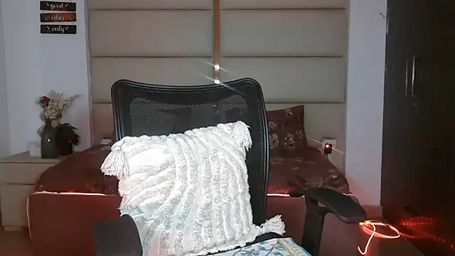 Isha_here - cream on boobs + 2min cntrl