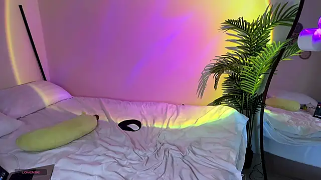 Lilith_Lure - strip topless+spank sesion