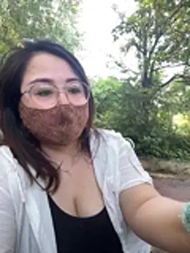 Angie_88 - Live streaming outdoors, looking for thr