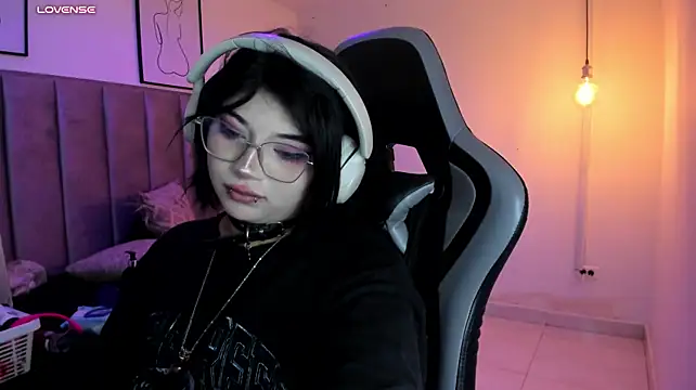 Kitty_Gang - Ride dildo watching my ass up close 🔥