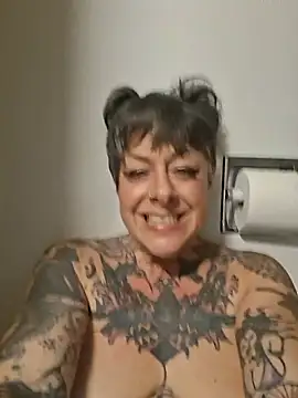 Kitty_bang - Show pussy on patio