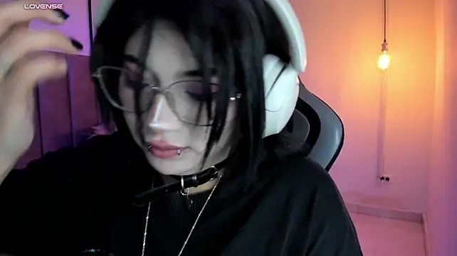 Kitty_Gang - Ride dildo watching my ass up close 🔥