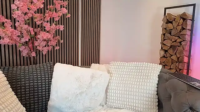 Lara-CumKitten - LT get 2 Hot Clips+1 min. Toy Controll