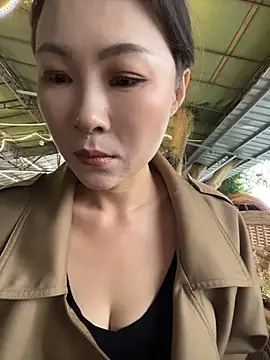 Eva10069 - 户外景区河边茶馆偷玩刺激🫦特写鲍鱼小穴