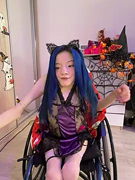 MiniSophiaa - Show ass/doggy 5min