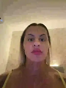Carolinecbso - Sentando no brinquedinho